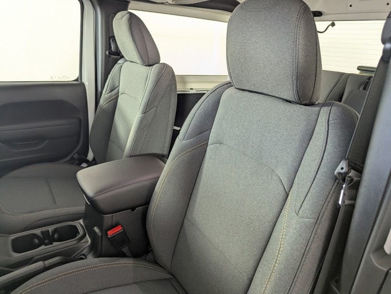 2026 Jeep Wrangler - Photo 12