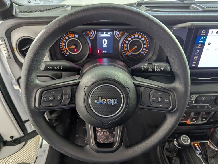 2026 Jeep Wrangler - Photo 14