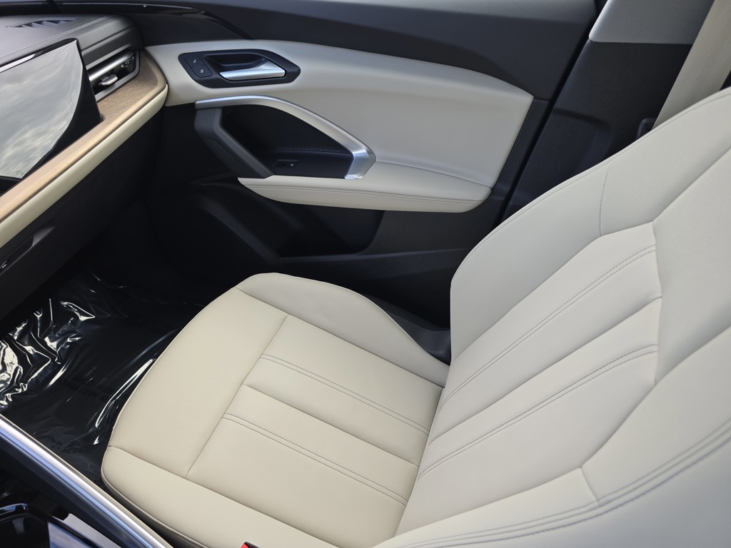2025 Audi Q5 - Photo 14