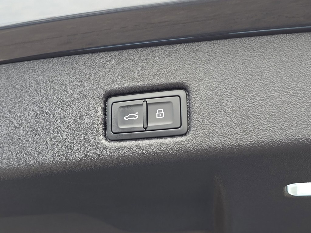 2025 Audi Q5 - Photo 9