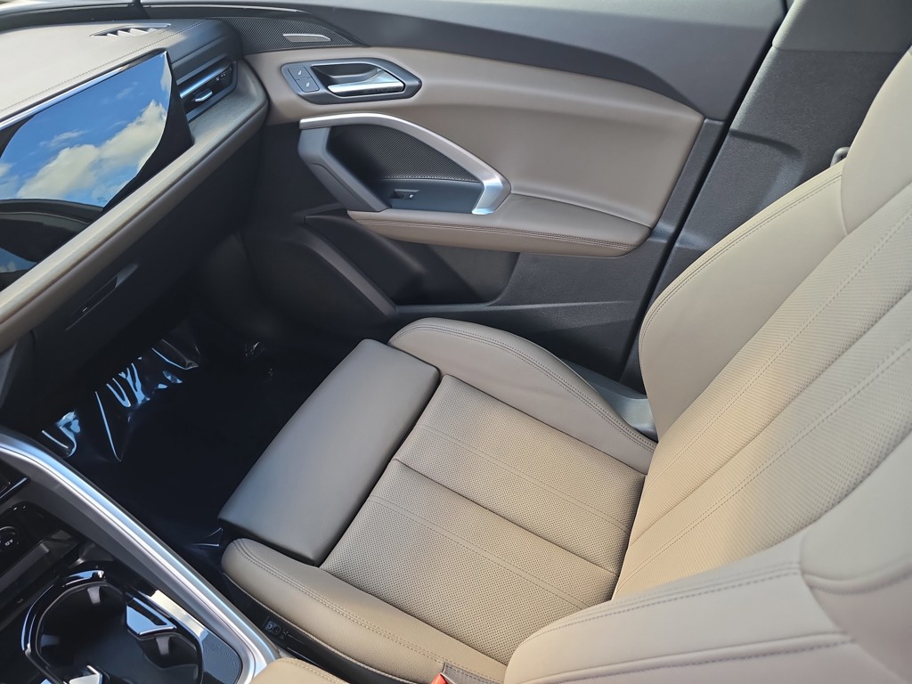 2025 Audi Q5 - Photo 14