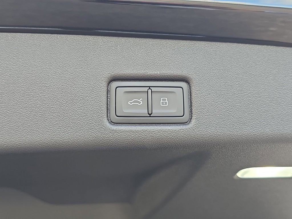 2025 Audi Q5 - Photo 9