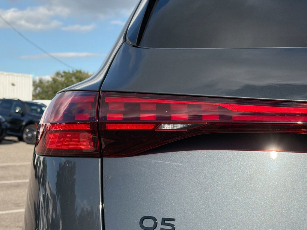 2025 Audi Q5 - Photo 10