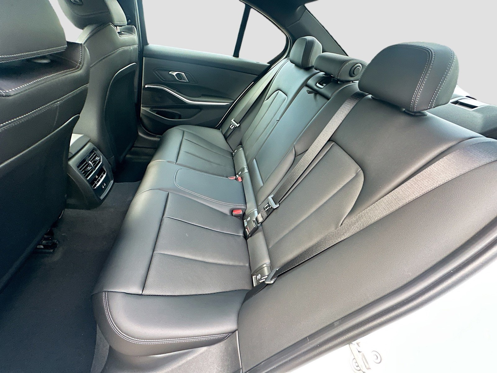 2026 BMW 3 Series - Photo 21