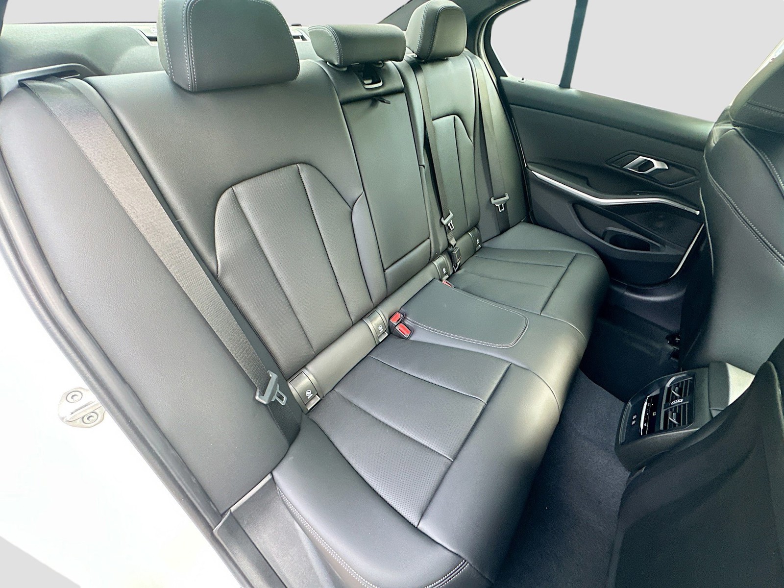 2026 BMW 3 Series - Photo 23