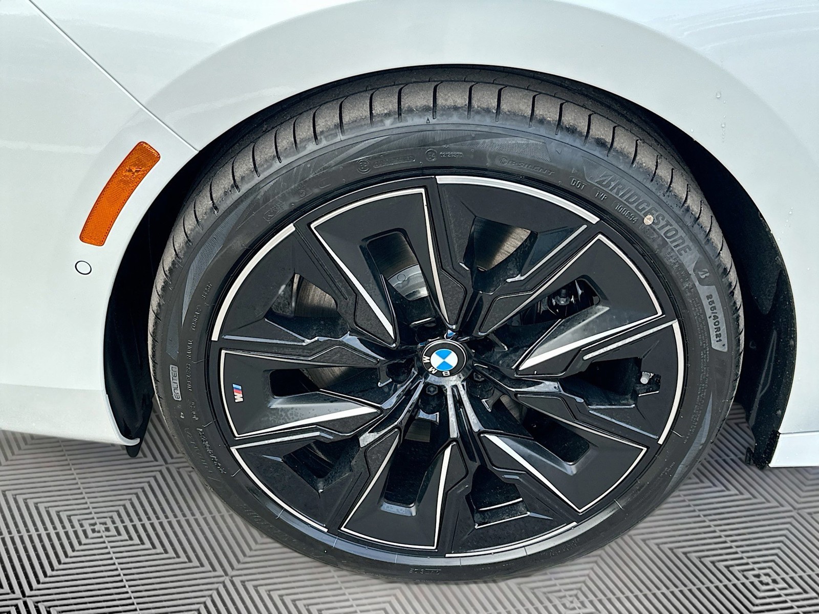 2025 BMW i7 - Photo 27
