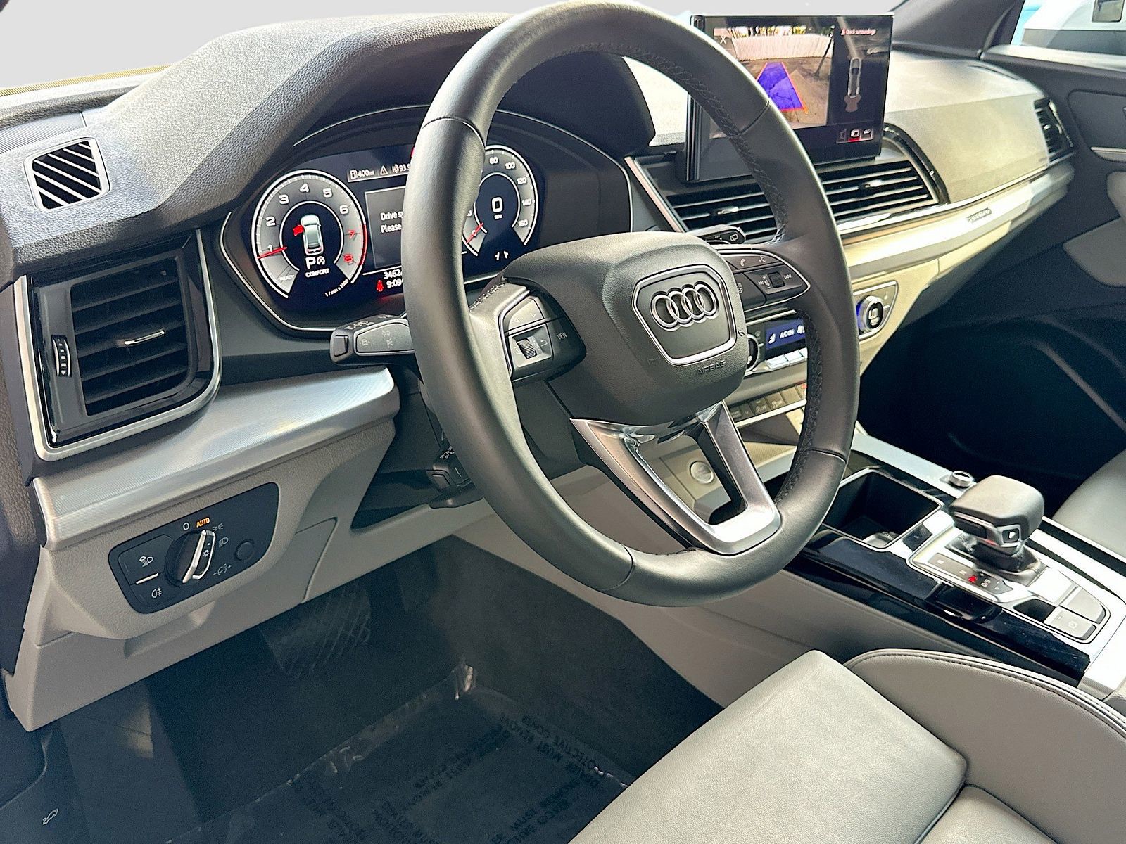 2025 Audi Q5 - Photo 9