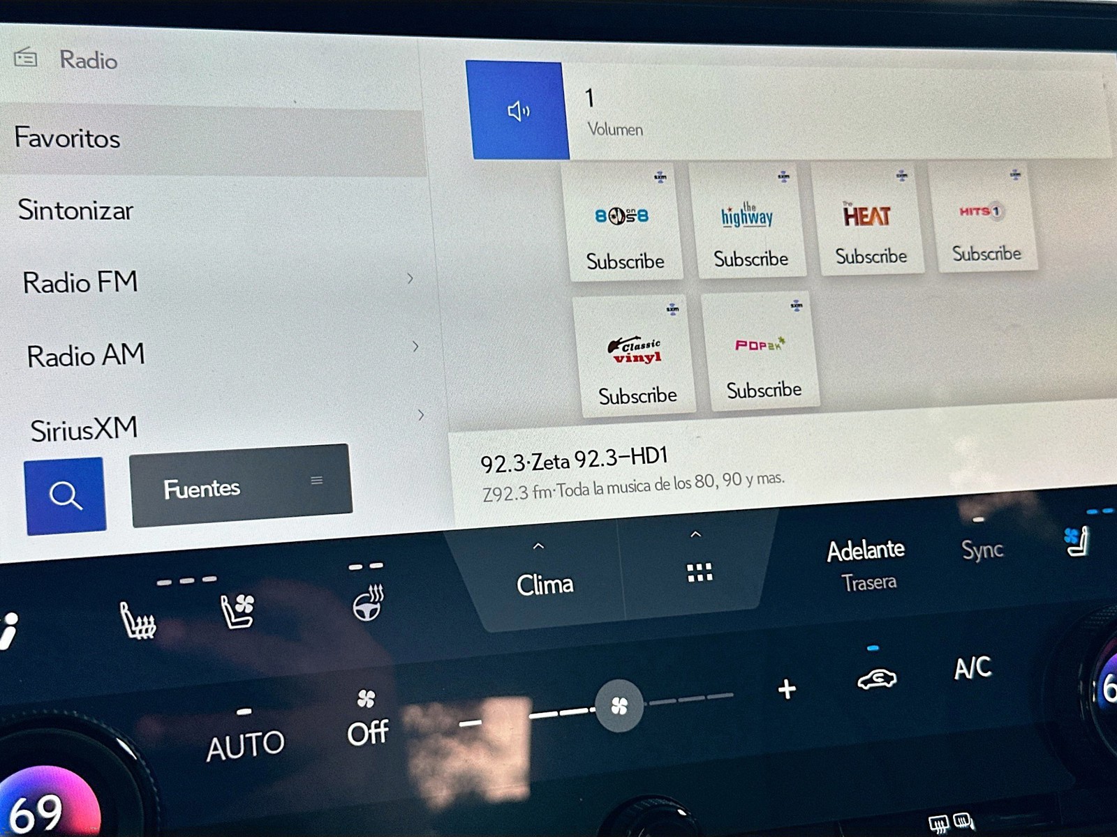 2025 Lexus RX - Photo 15