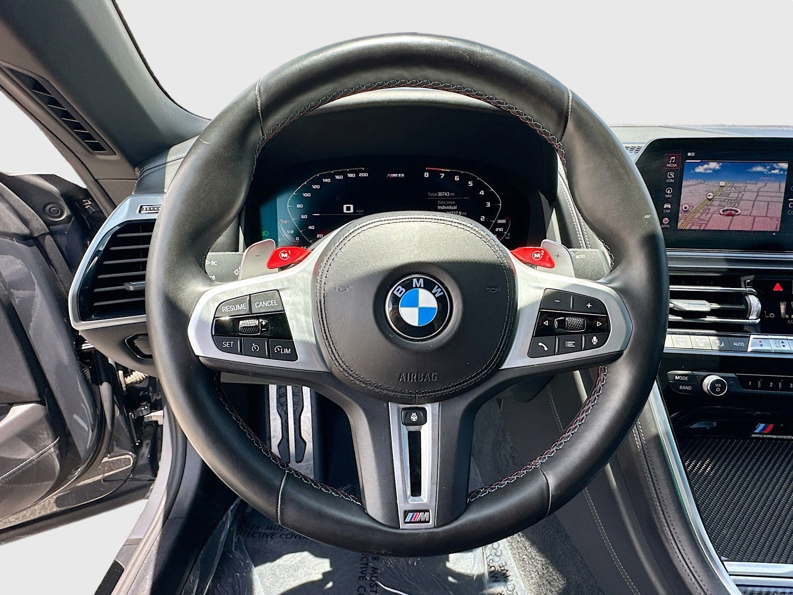 2022 BMW M8 - Photo 11