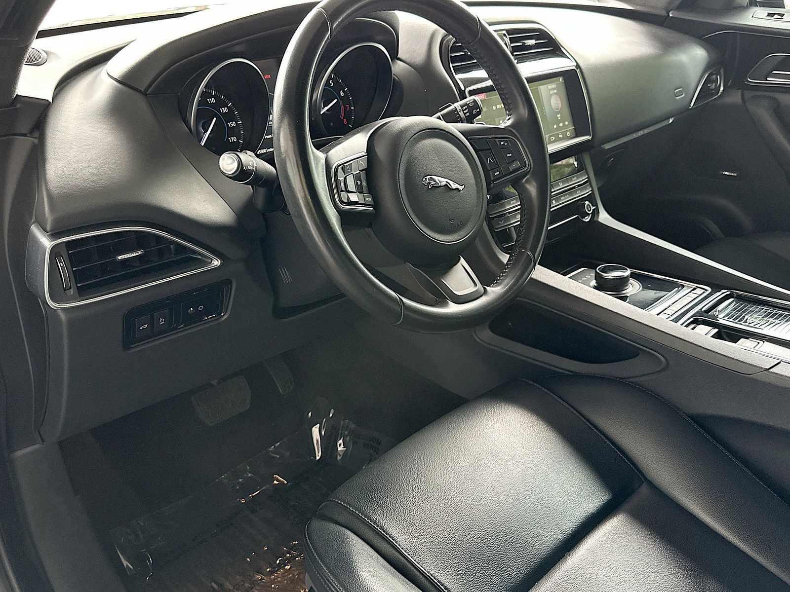 2020 Jaguar F-PACE - Photo 9