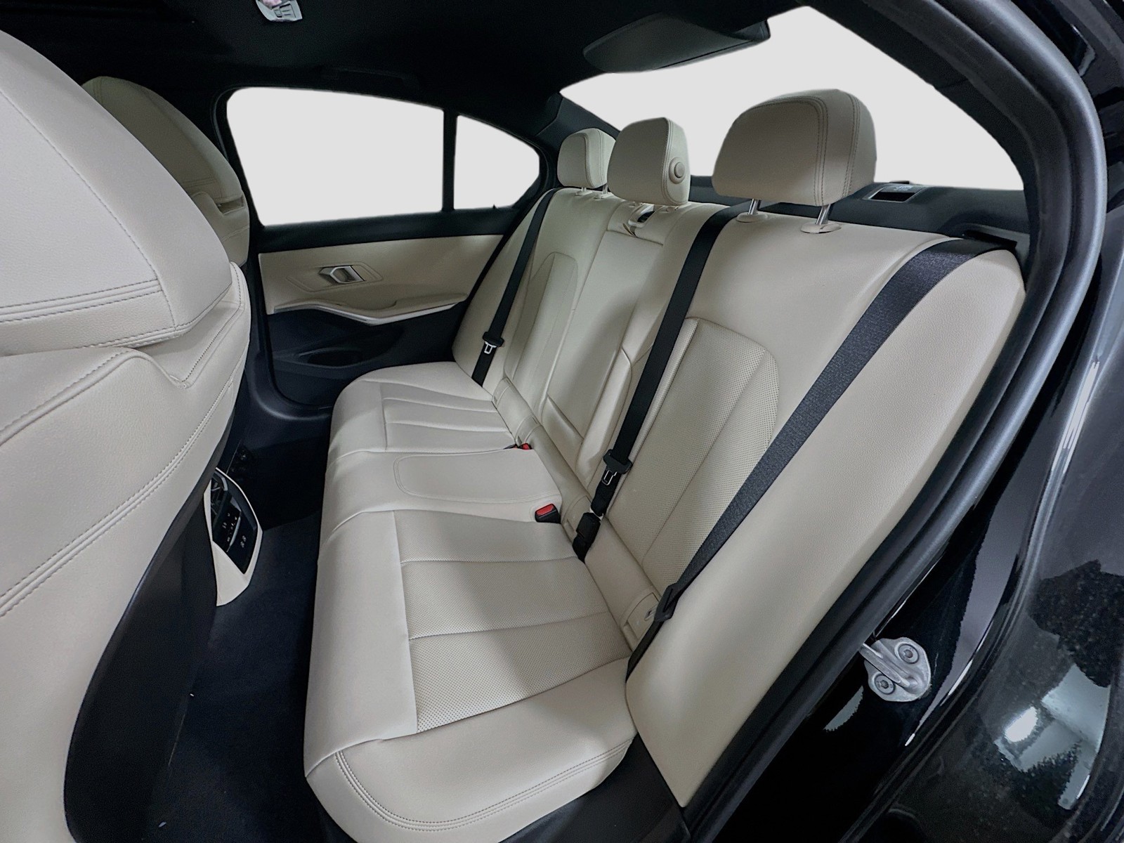 2025 BMW 3 Series - Photo 20