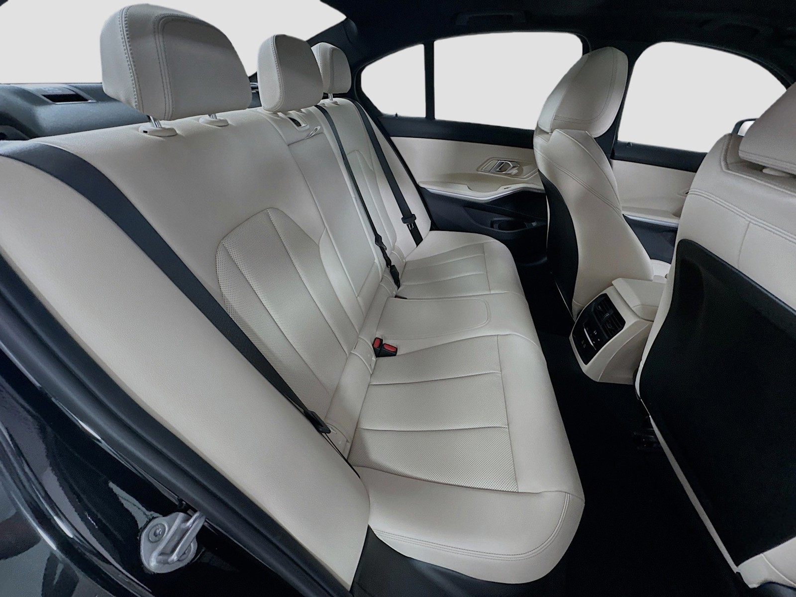 2025 BMW 3 Series - Photo 22