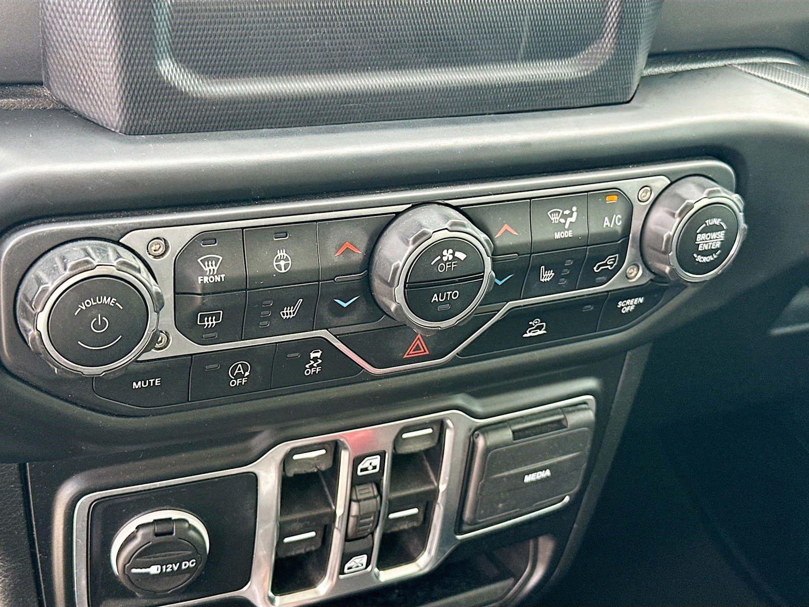 2021 Jeep Wrangler - Photo 15