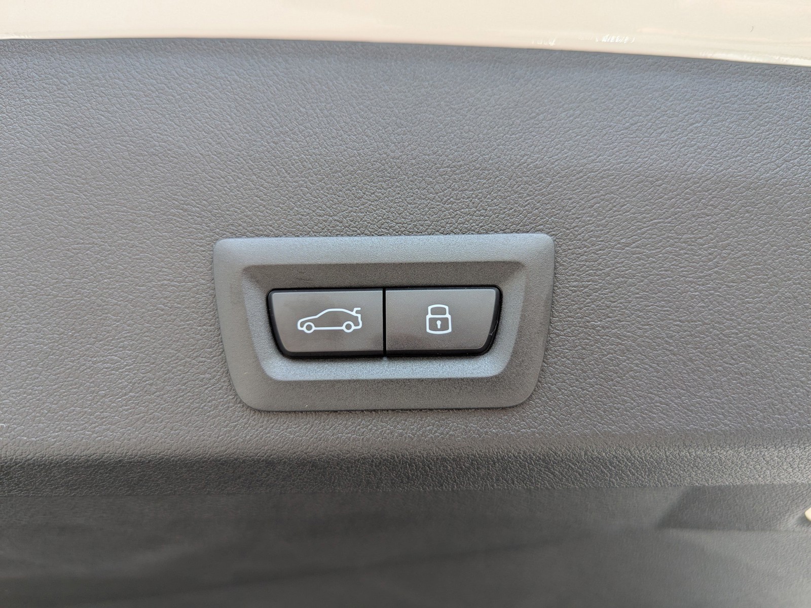 2026 BMW XM - Photo 12