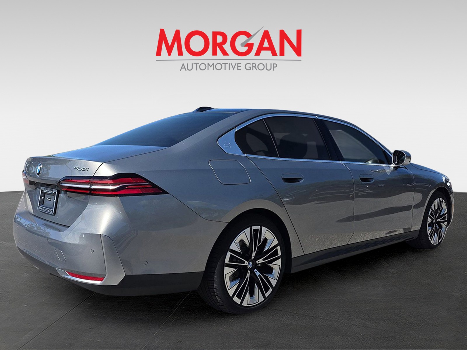 2025 BMW 5 Series - Photo 4