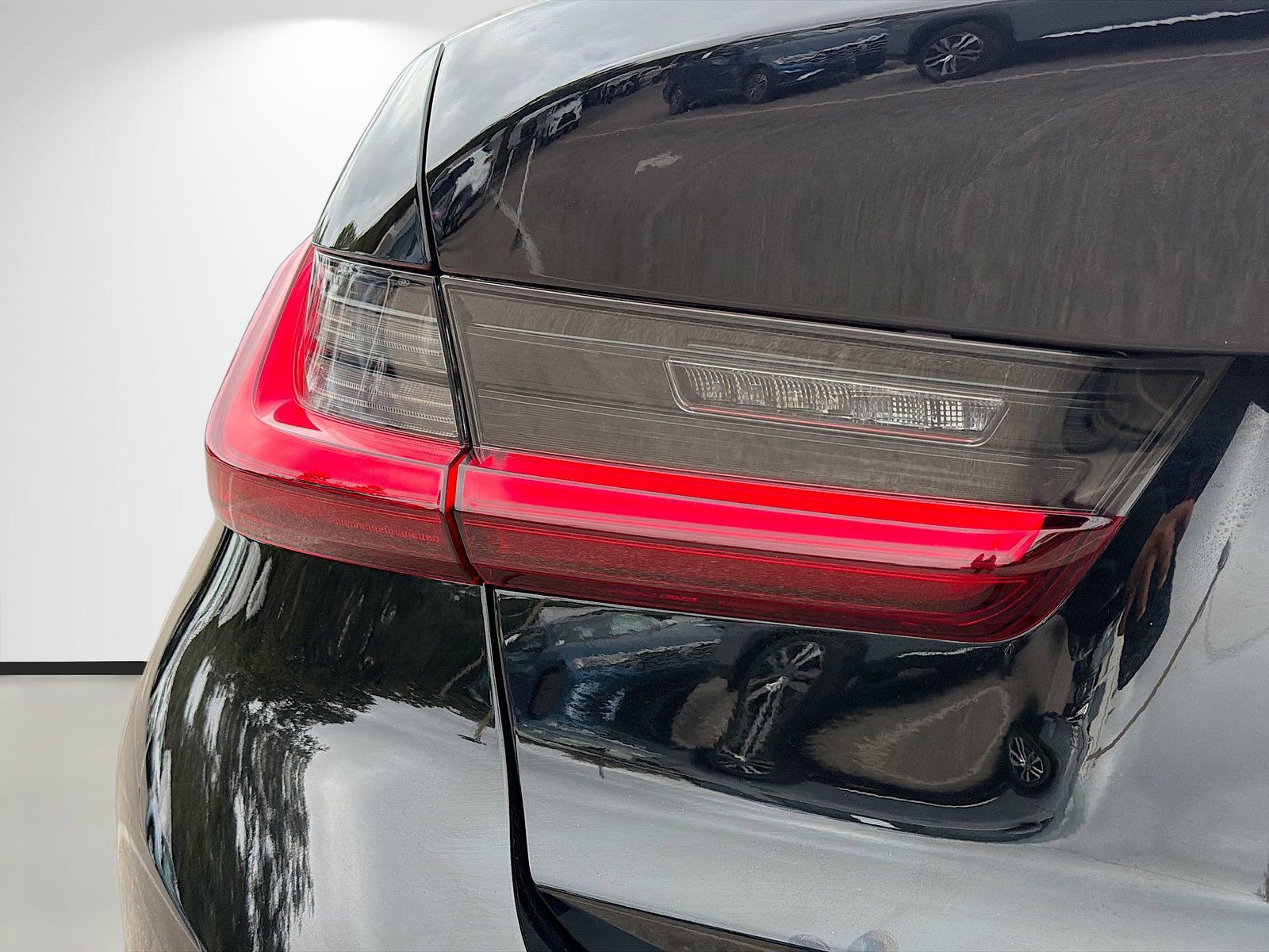 2022 BMW 3 Series - Photo 10