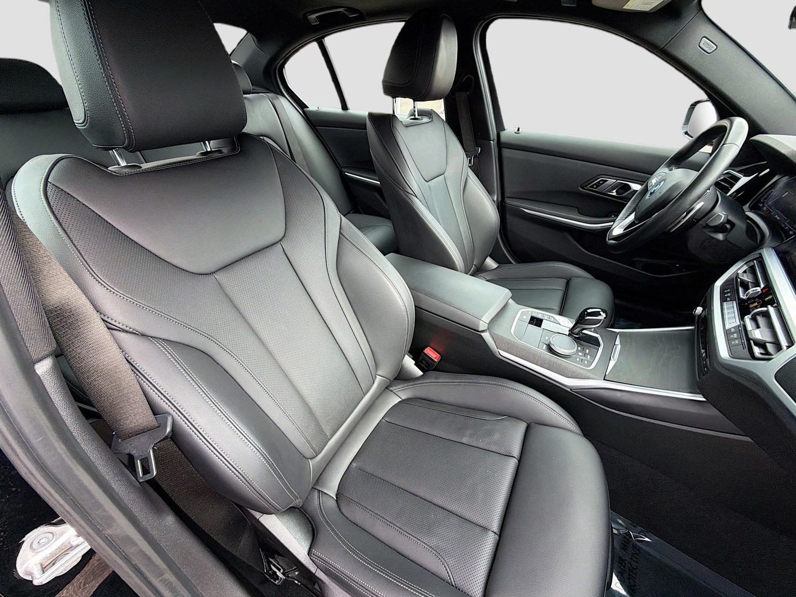 2022 BMW 3 Series - Photo 14
