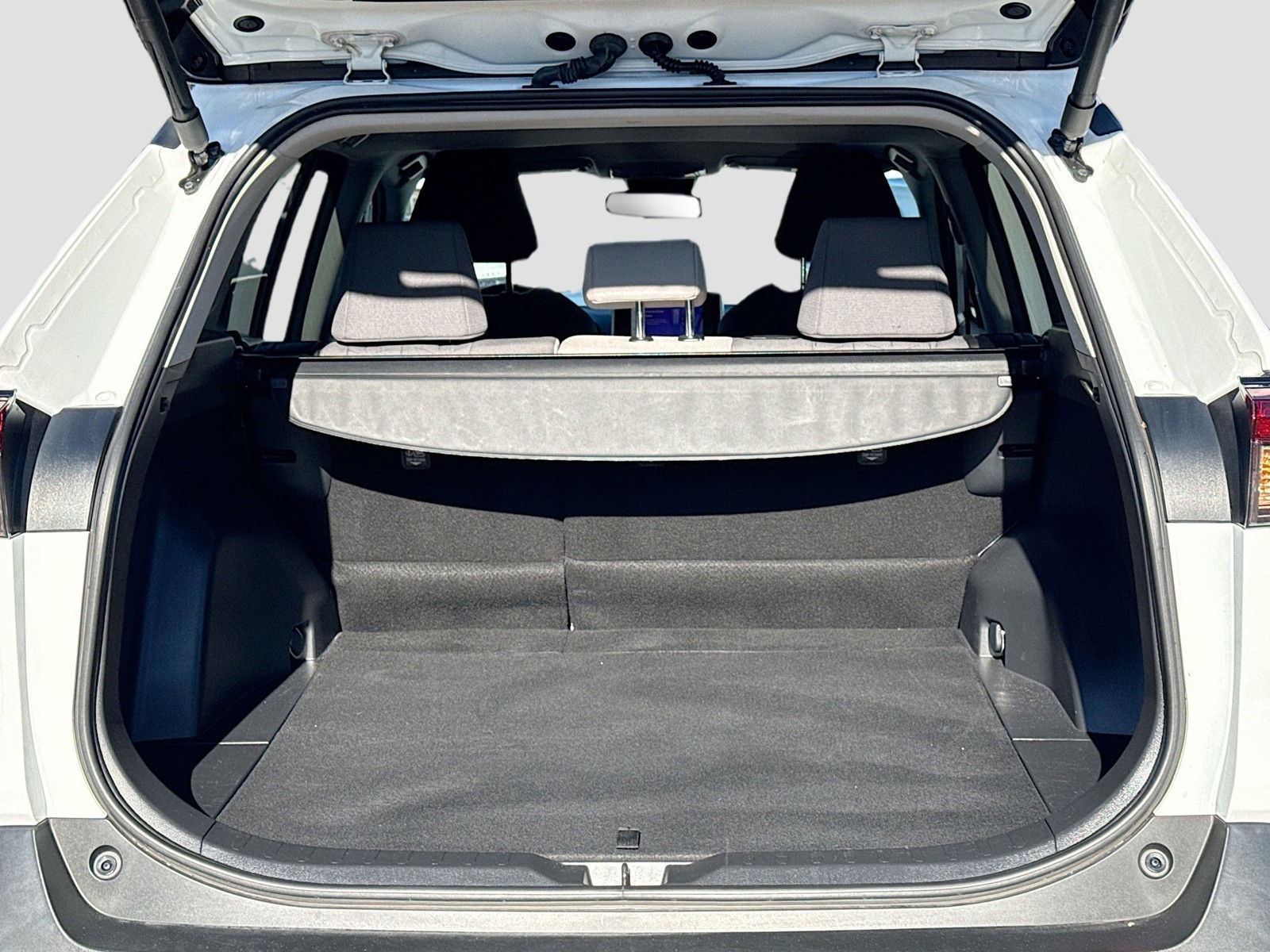 2024 Toyota RAV4 - Photo 12