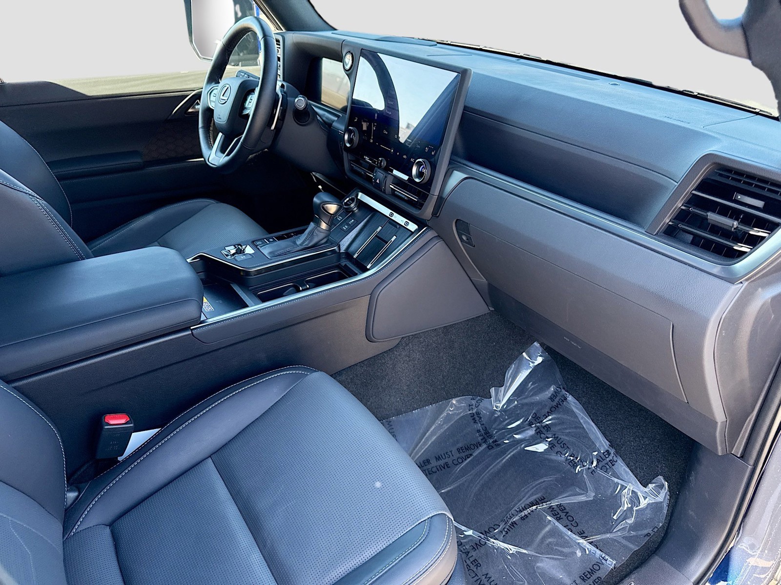 2025 Lexus GX - Photo 15