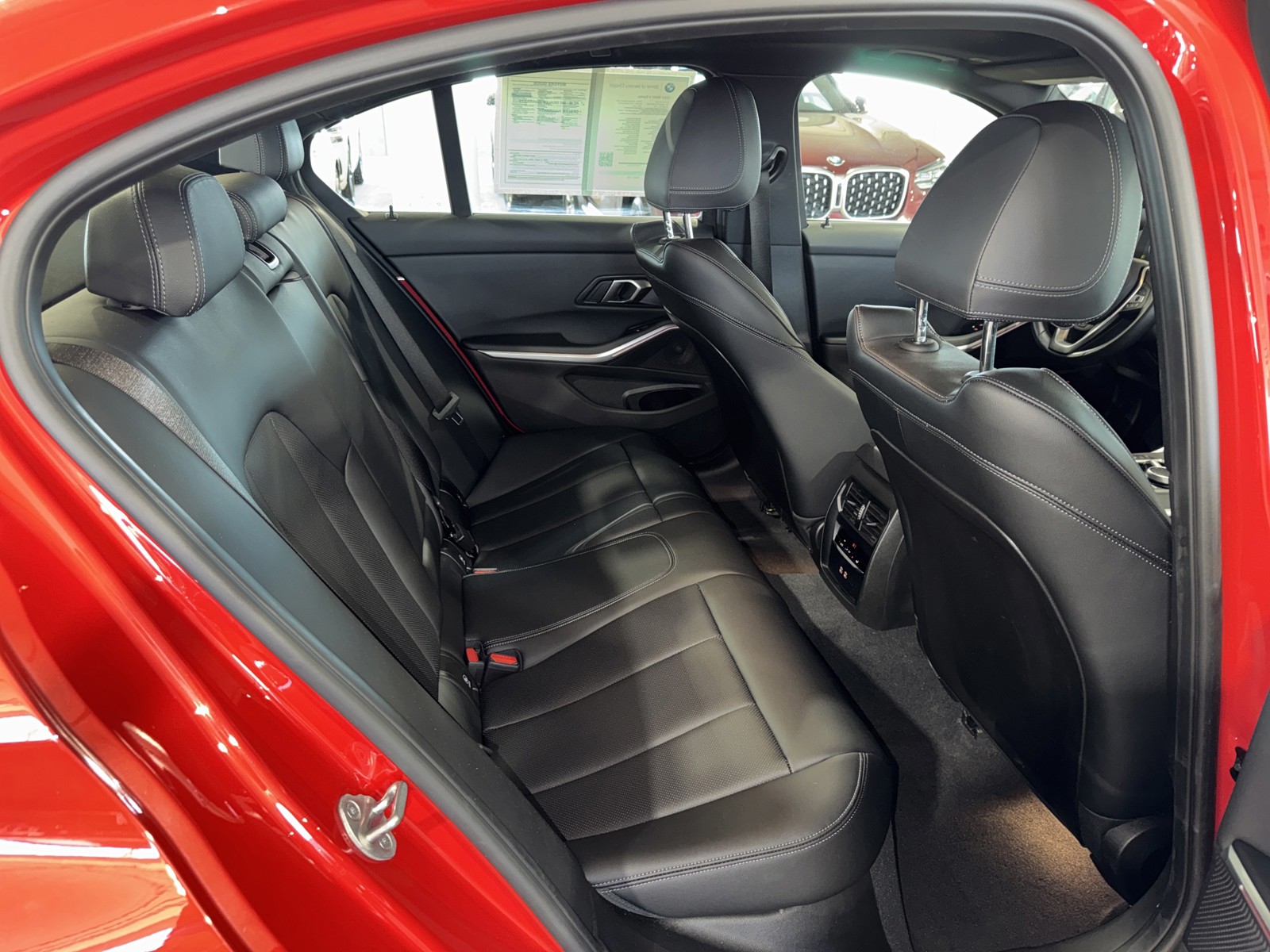 2024 BMW 3 Series - Photo 12