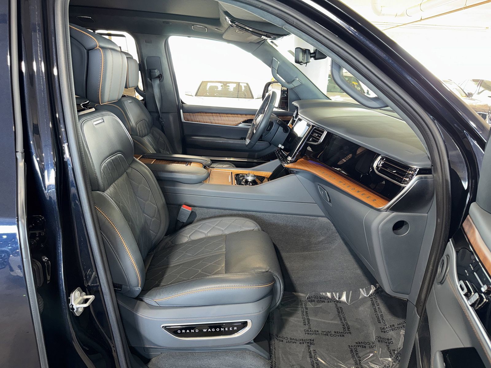 2023 Jeep Grand Wagoneer - Photo 10