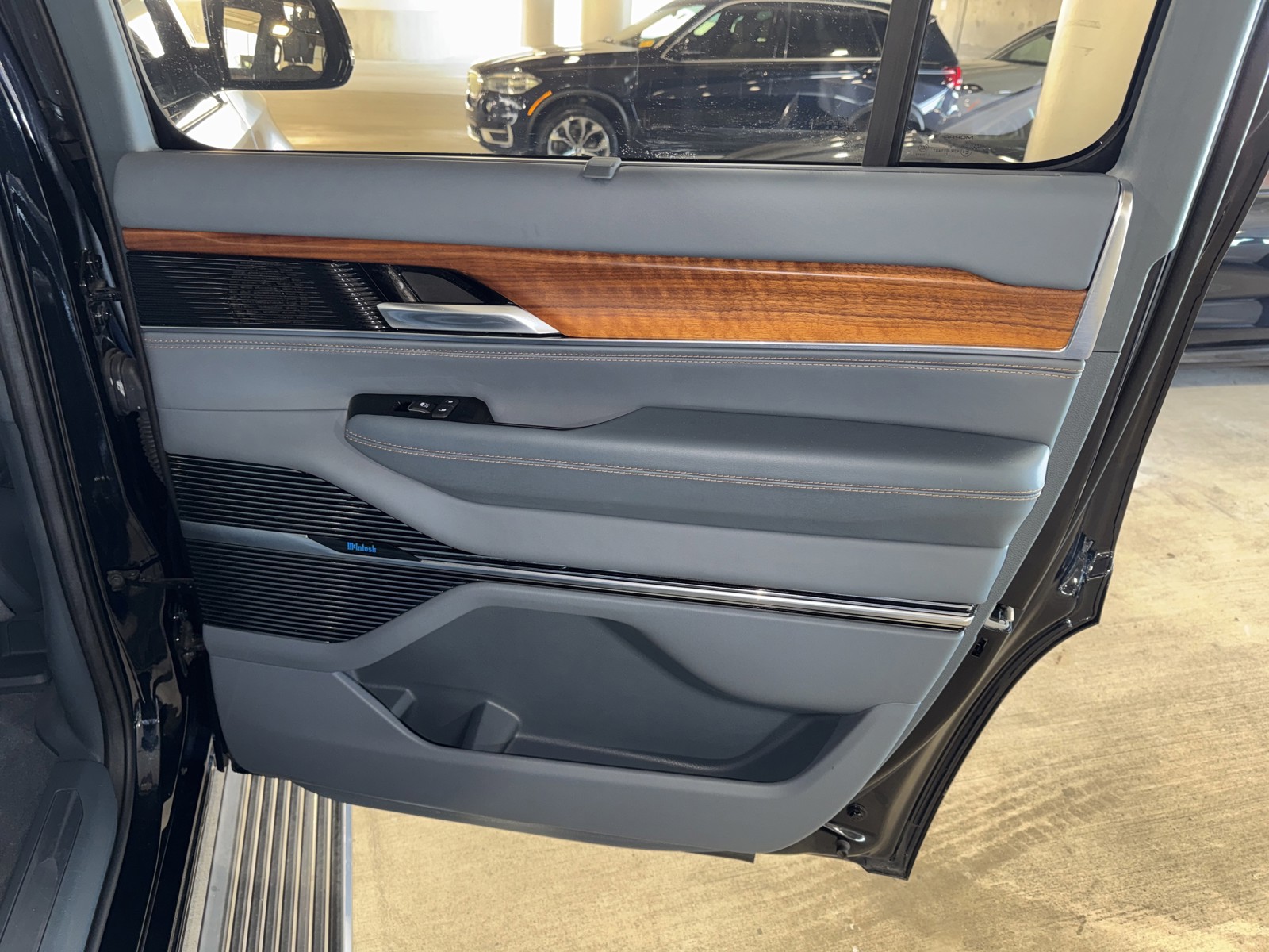 2023 Jeep Grand Wagoneer - Photo 11