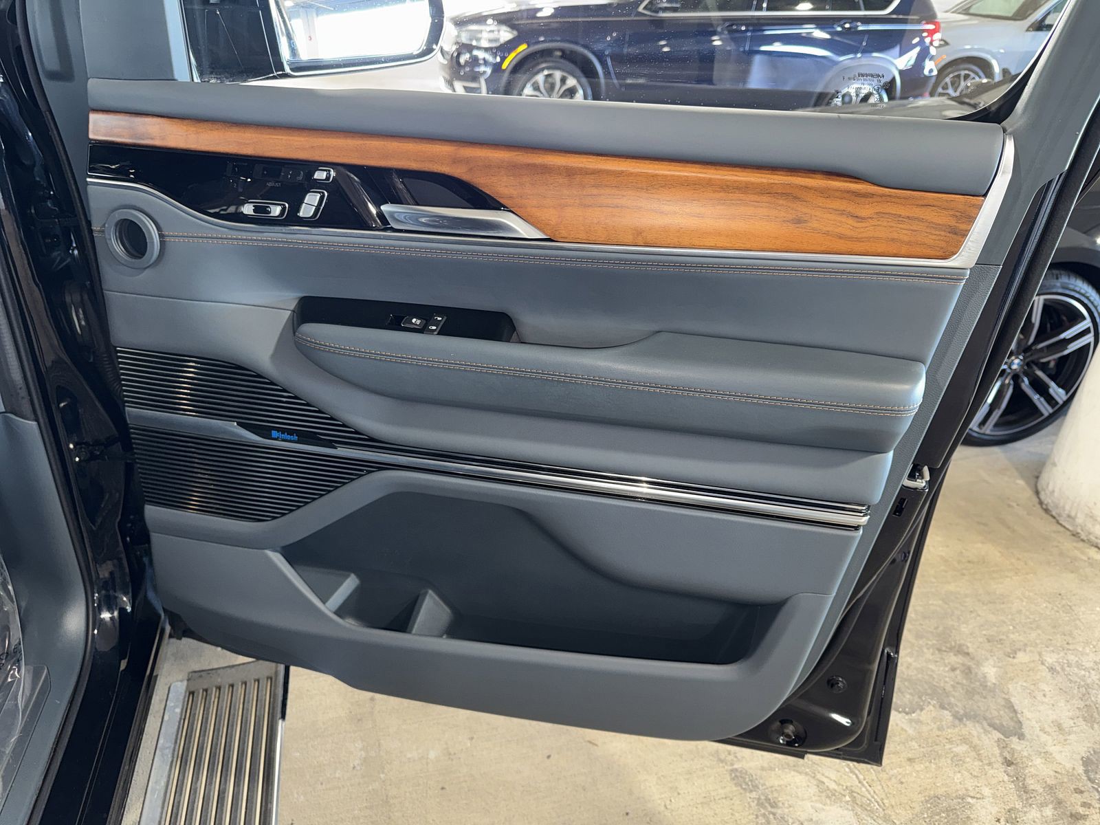 2023 Jeep Grand Wagoneer - Photo 9
