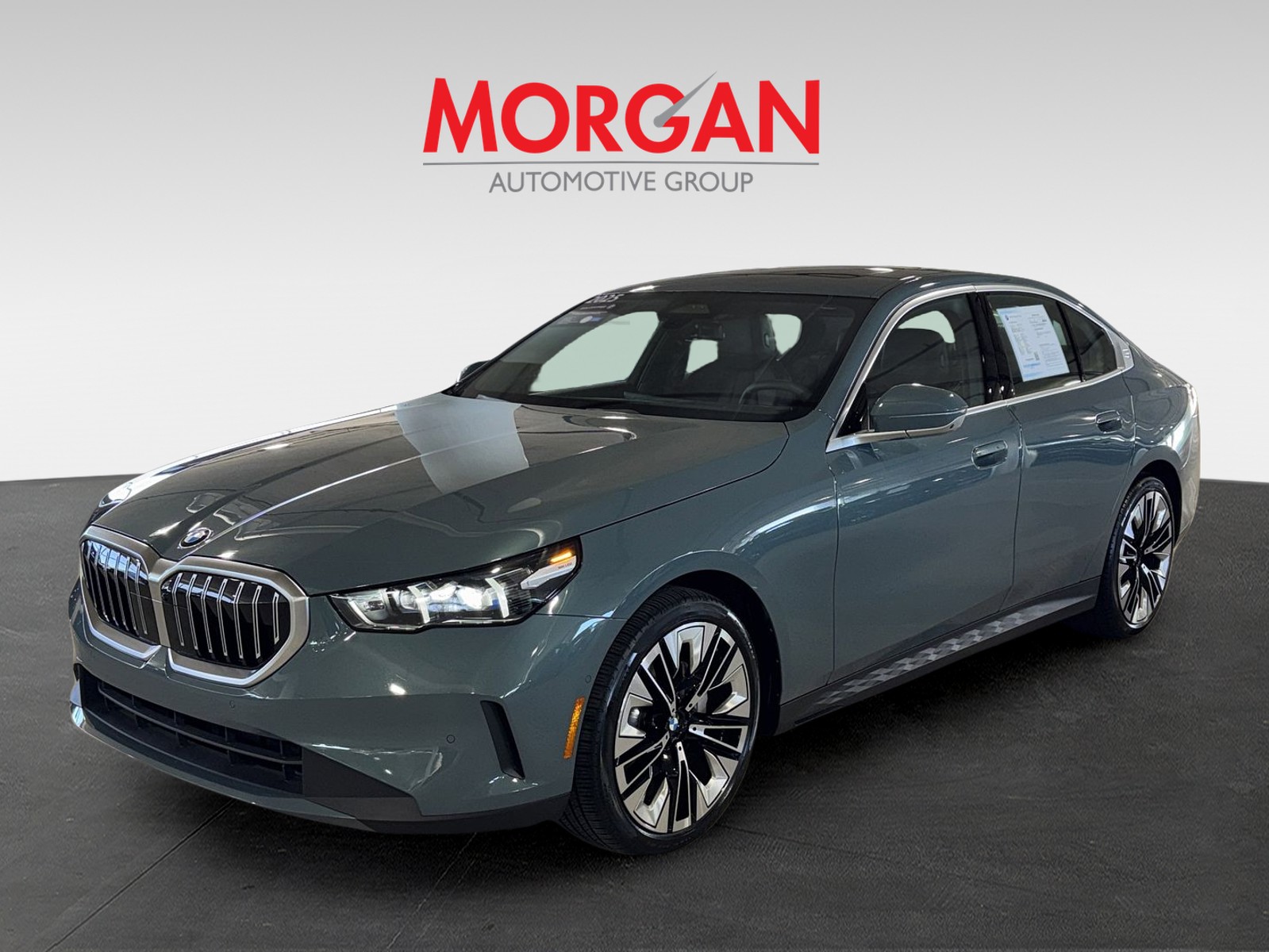 2025 BMW 5 Series - Photo 4