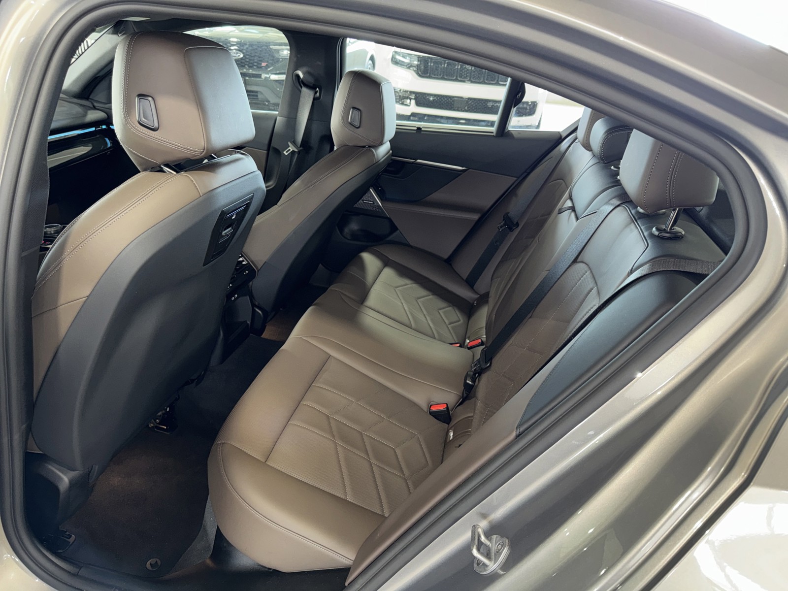 2025 BMW 5 Series - Photo 15