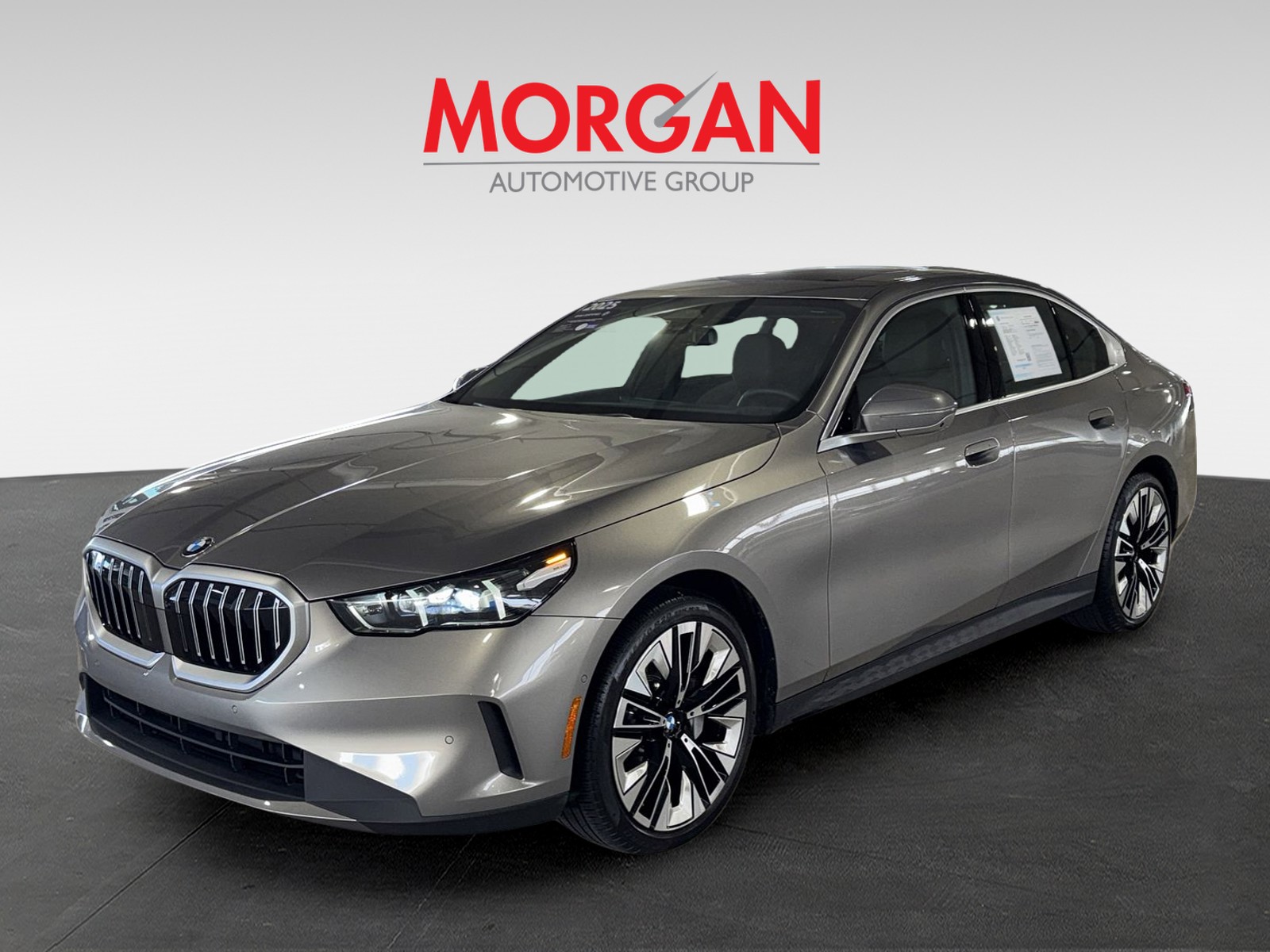 2025 BMW 5 Series - Photo 4