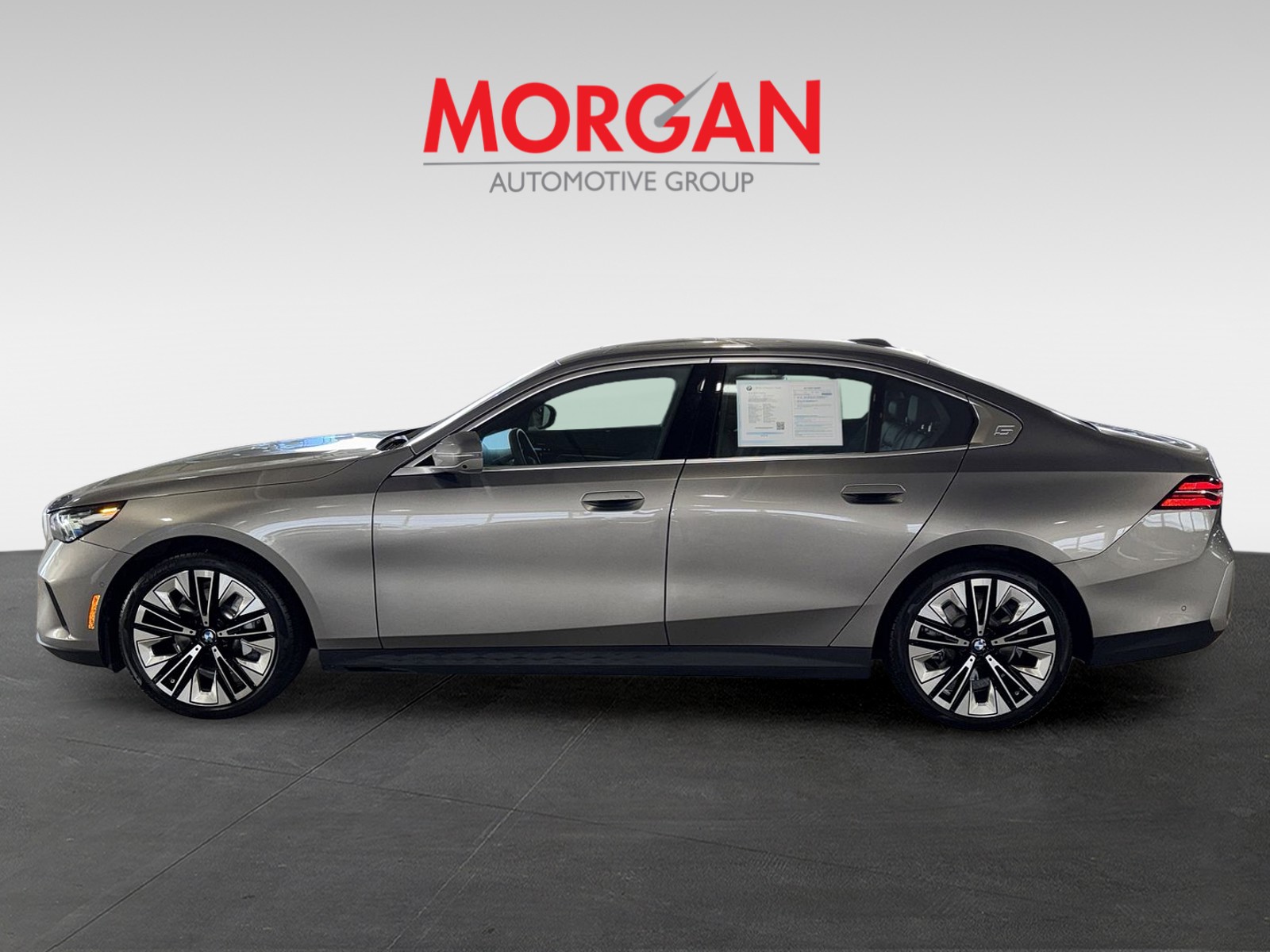 2025 BMW 5 Series - Photo 8