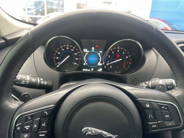 2020 Jaguar F-PACE - Photo 9