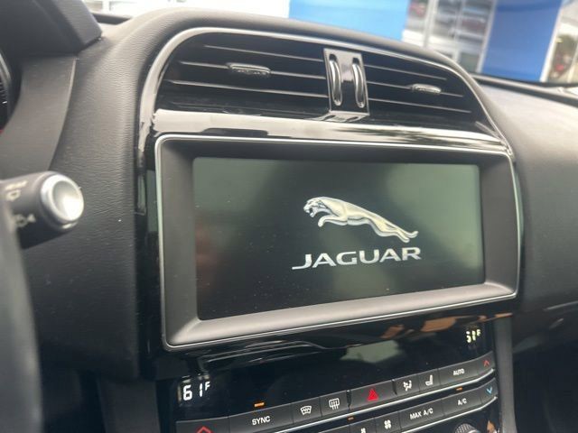 2020 Jaguar F-PACE - Photo 10