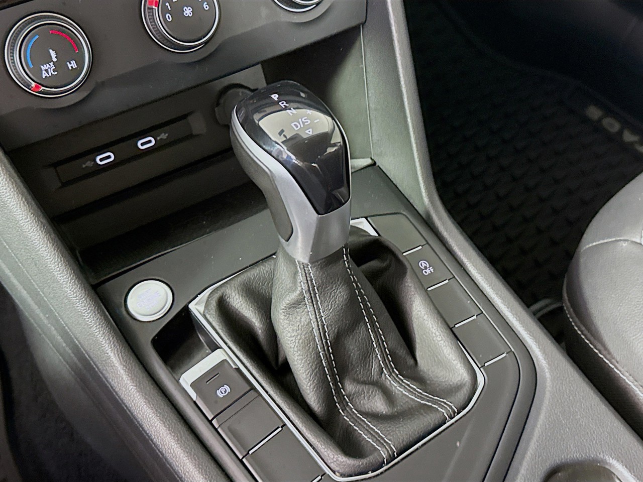 2022 Volkswagen Taos - Photo 14
