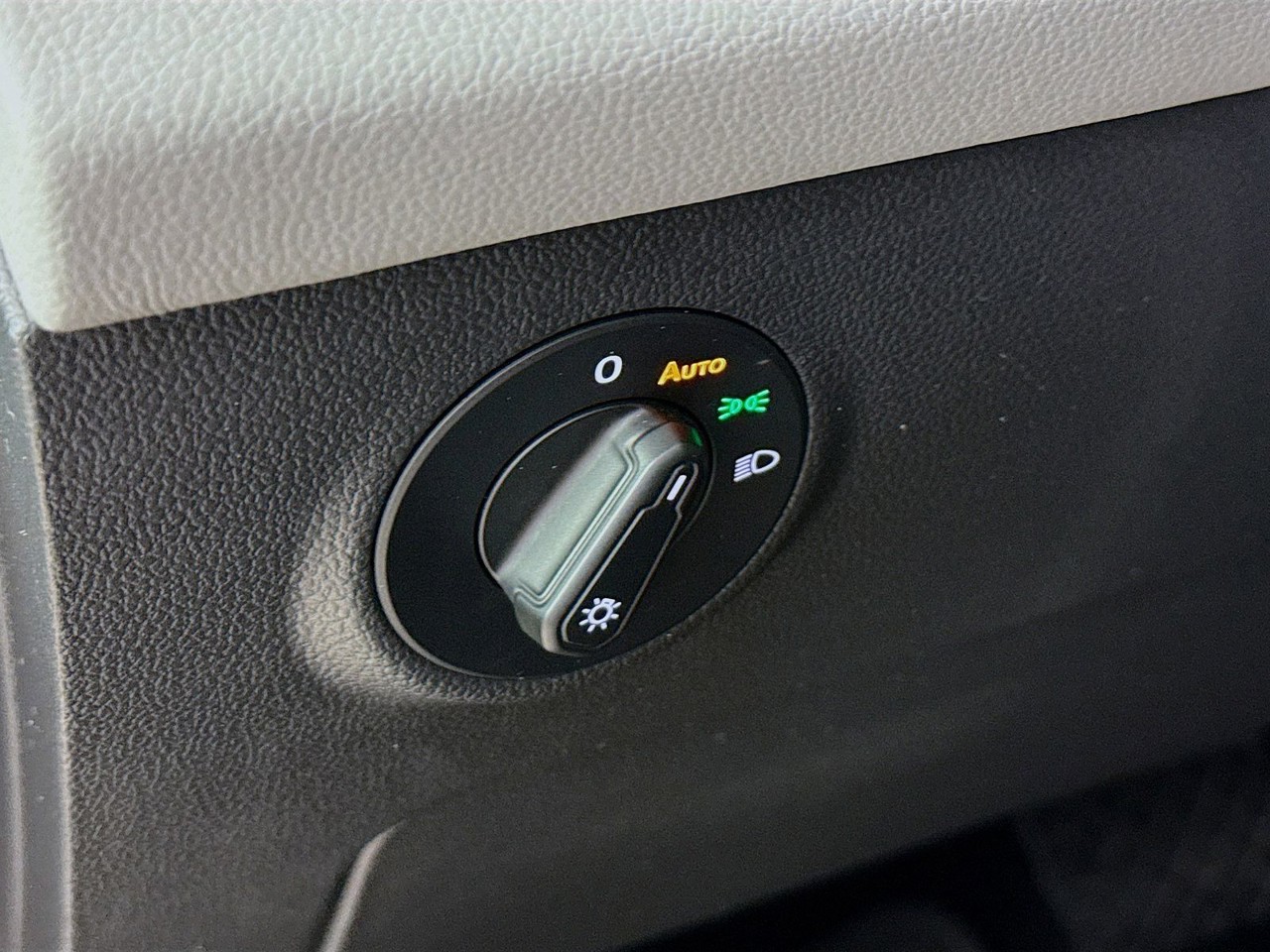2022 Volkswagen Taos - Photo 8