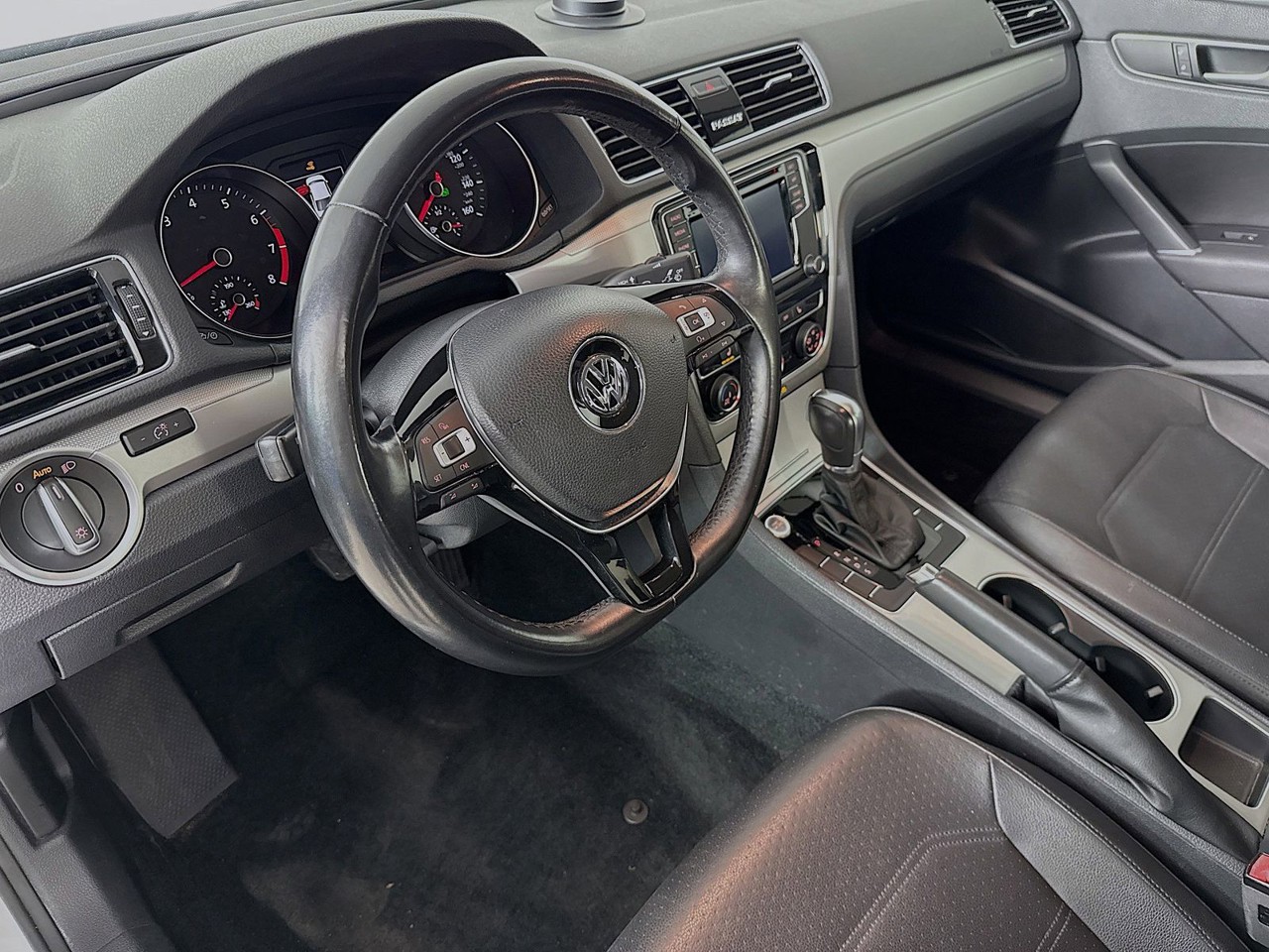 2019 Volkswagen Passat - Photo 7