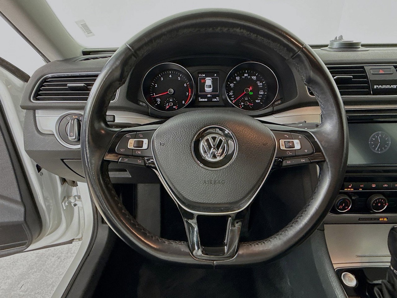 2019 Volkswagen Passat - Photo 9
