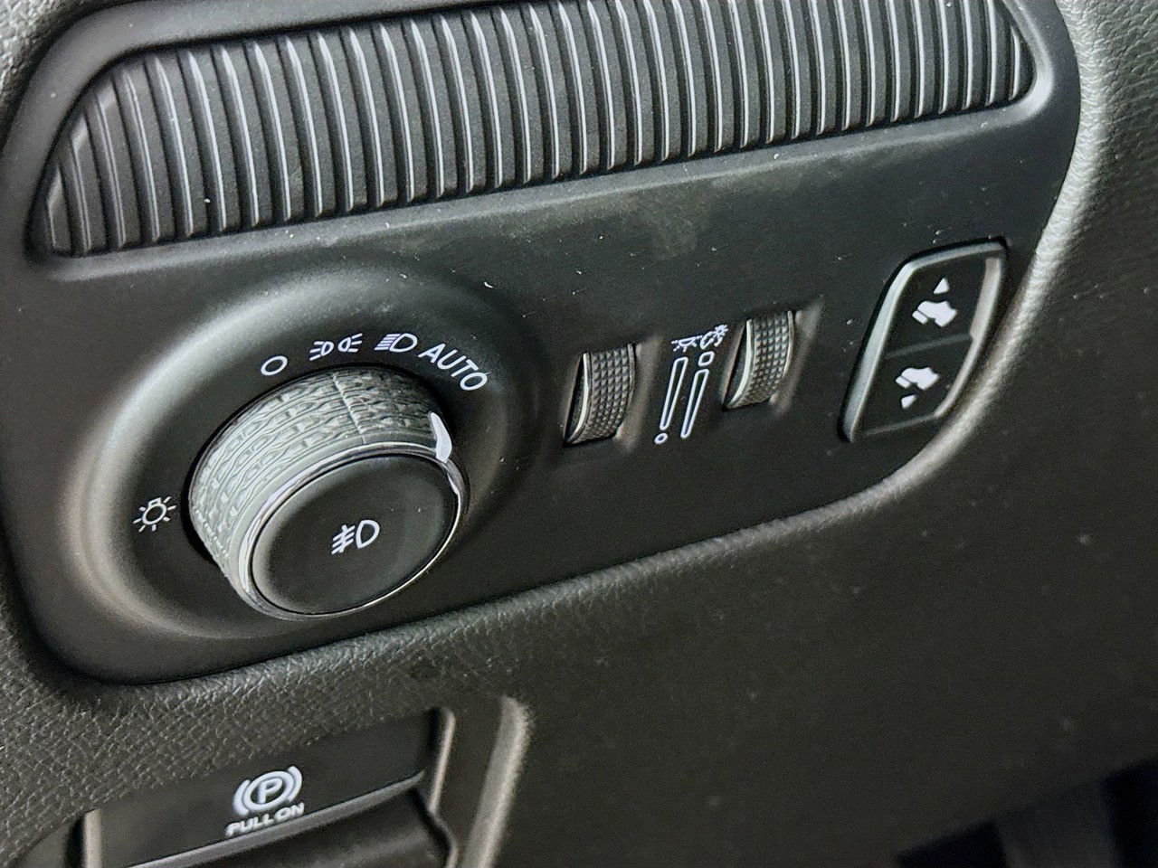 2024 Jeep Wagoneer - Photo 8