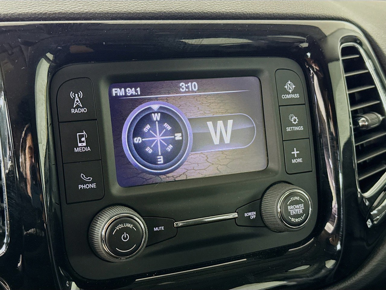 2018 Jeep Compass - Photo 12