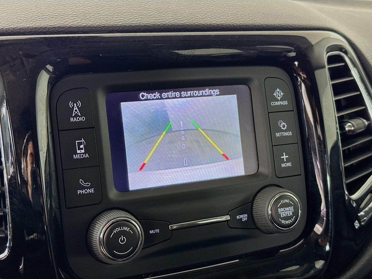 2018 Jeep Compass - Photo 13