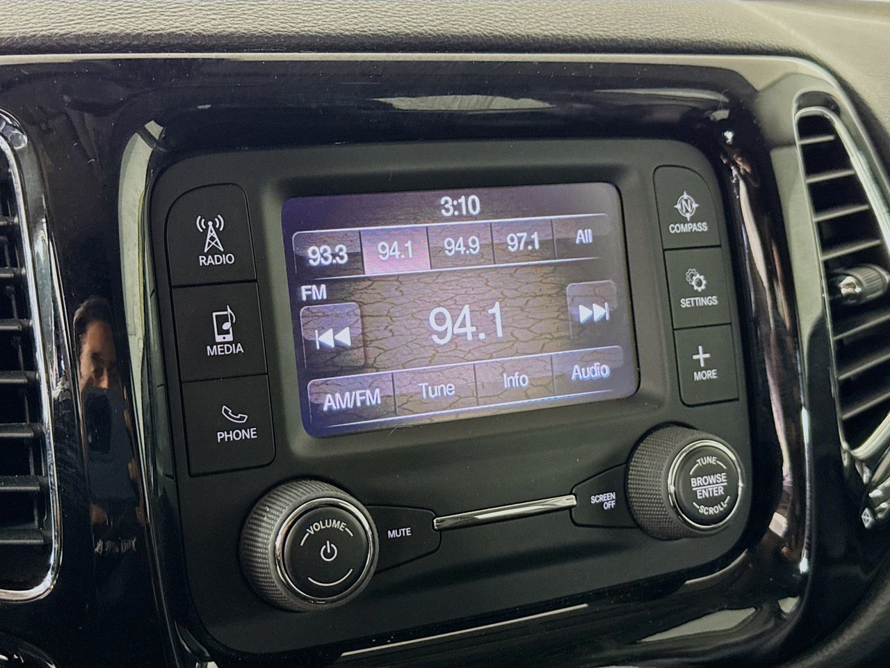 2018 Jeep Compass - Photo 14