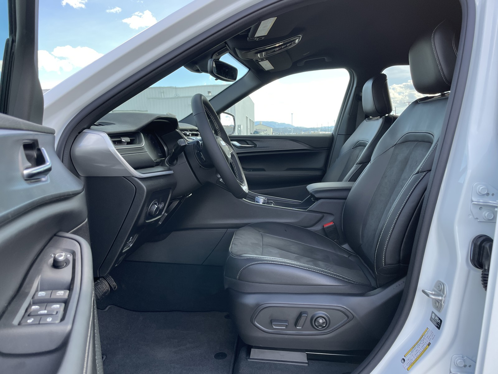 Butte Auto Group New 2024 Jeep Grand Cherokee L Altitude Stock D270 near Butte MT