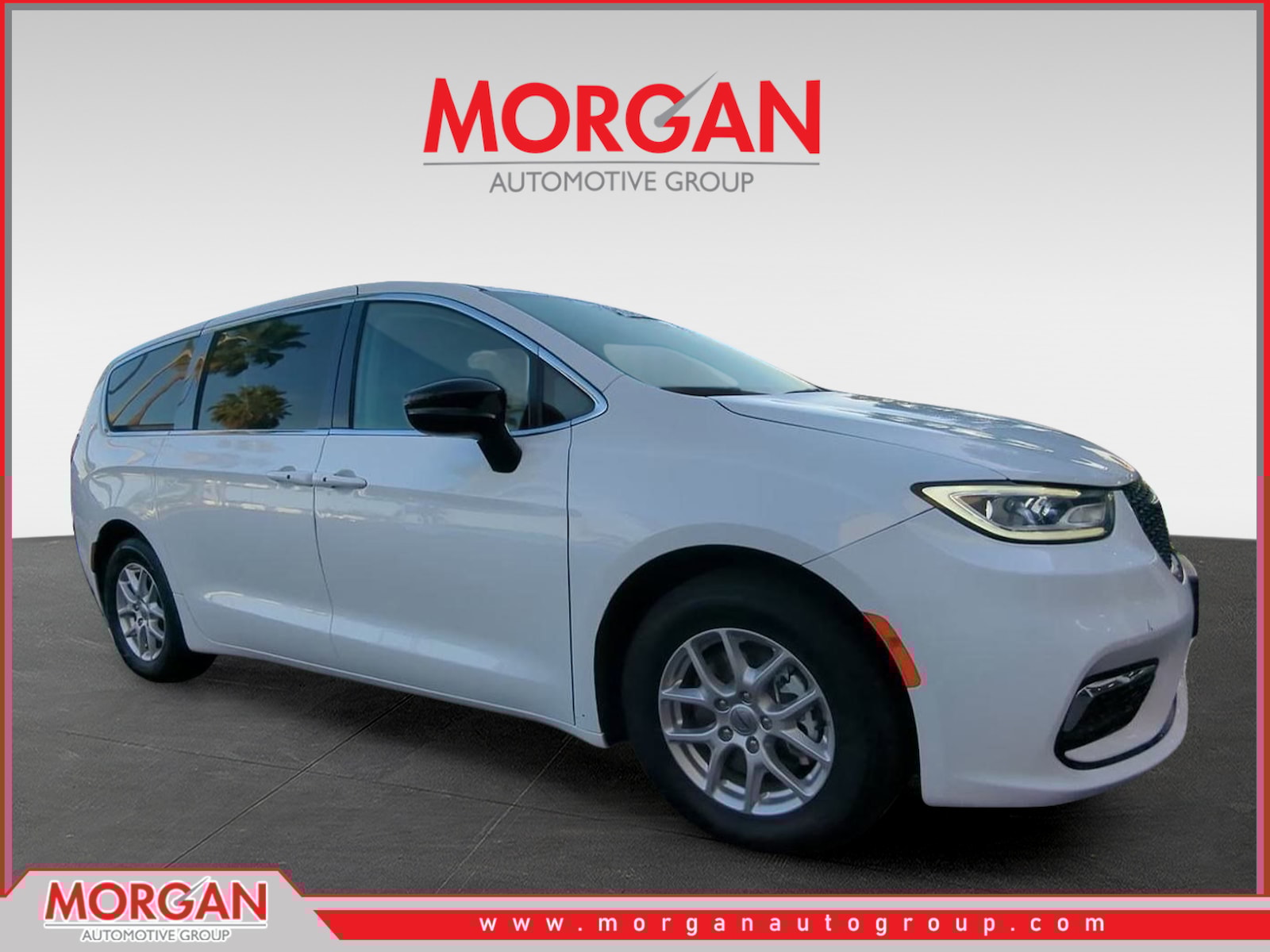 2024 Chrysler Pacifica Touring L's photo