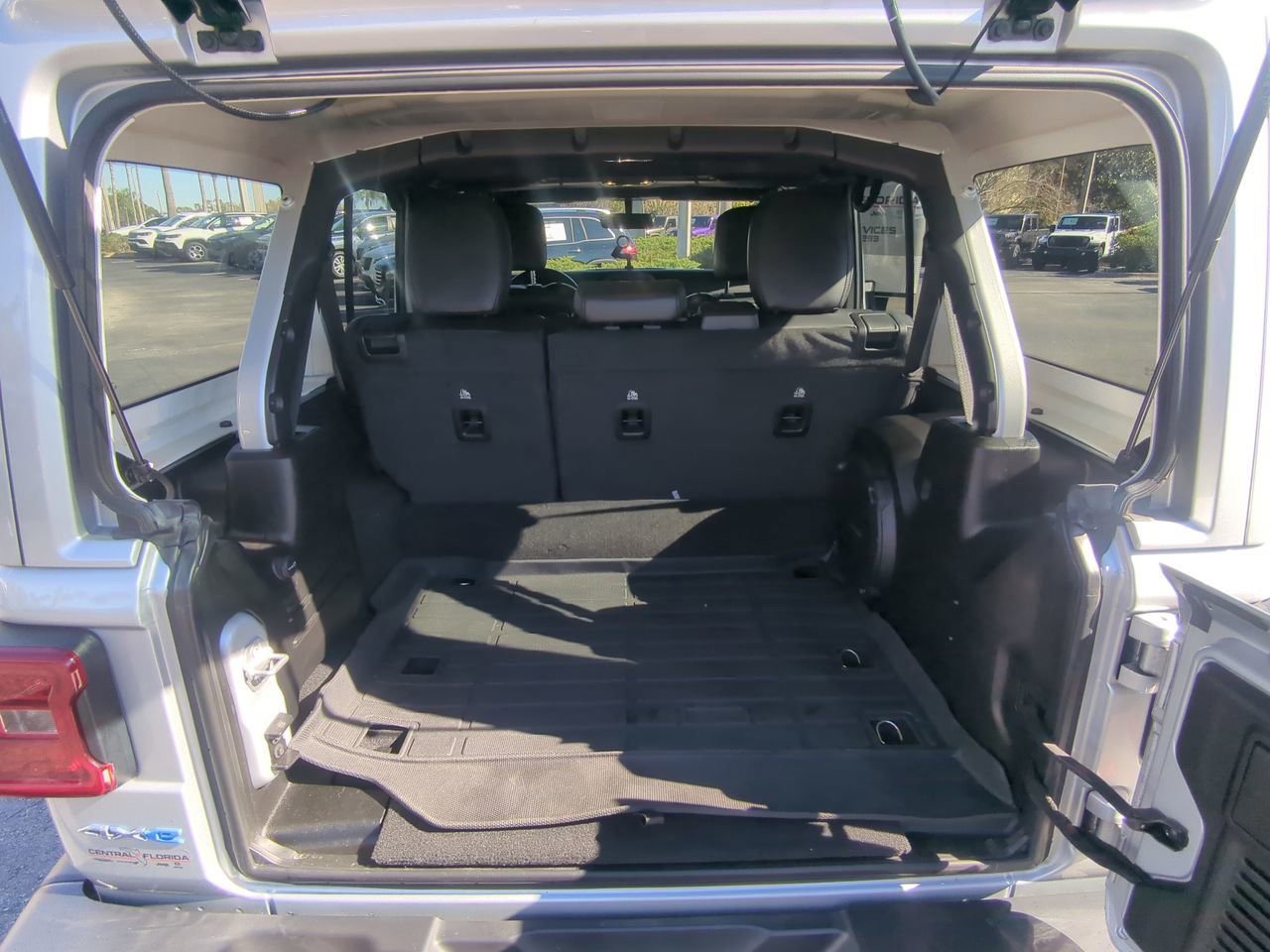 2022 Jeep Wrangler - Photo 14