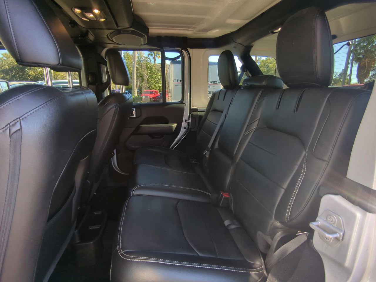 2022 Jeep Wrangler - Photo 15