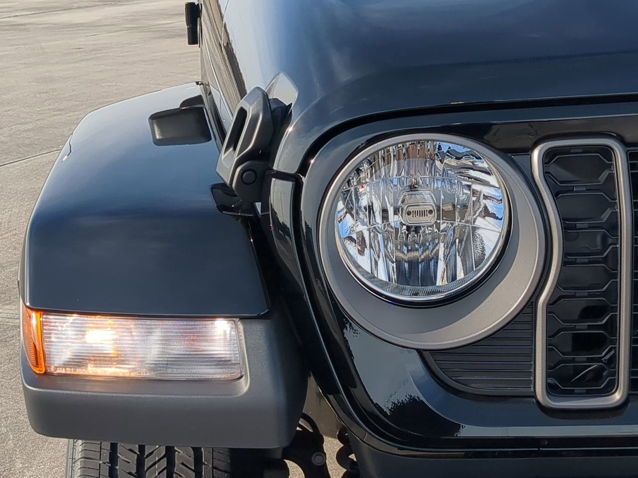 2026 Jeep Gladiator - Photo 11