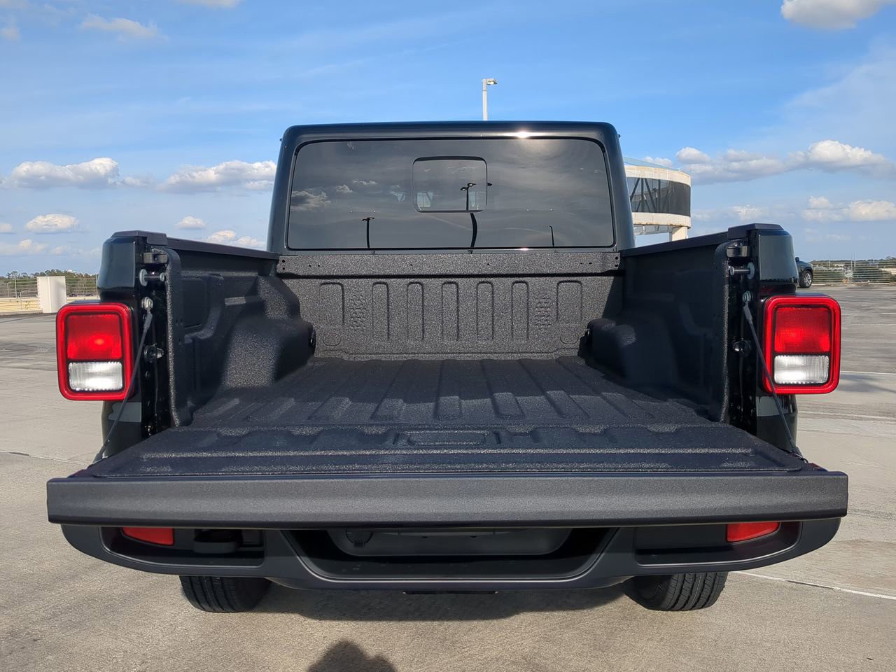 2026 Jeep Gladiator - Photo 10