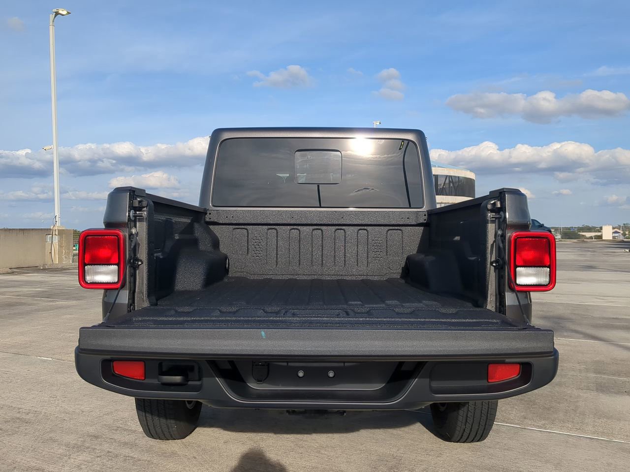 2026 Jeep Gladiator - Photo 14