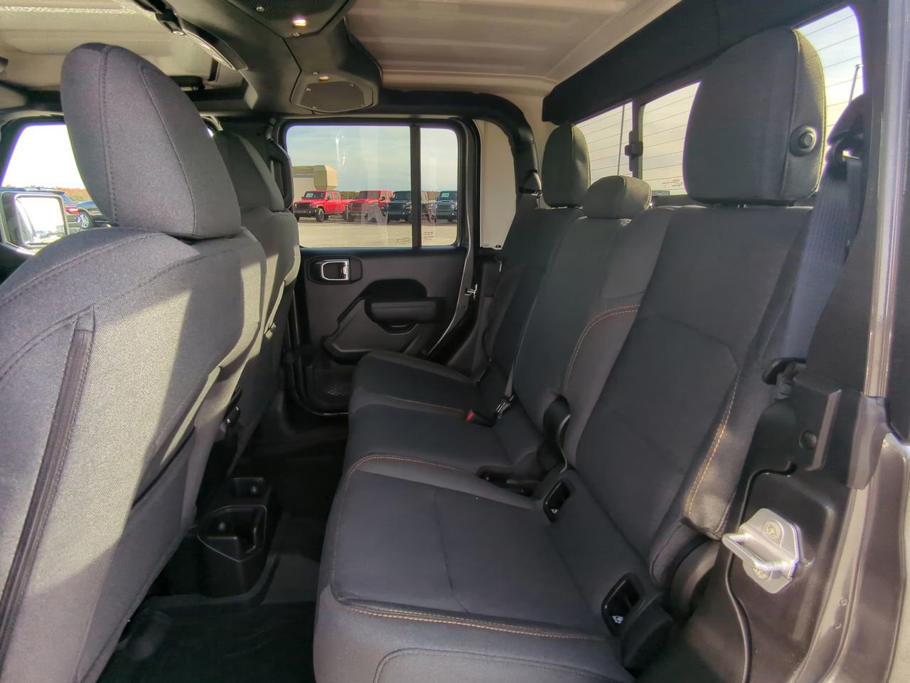 2026 Jeep Gladiator - Photo 15