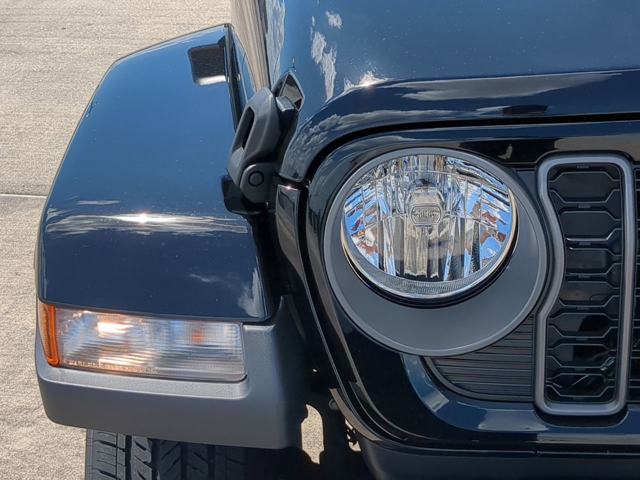 2025 Jeep Gladiator - Photo 11